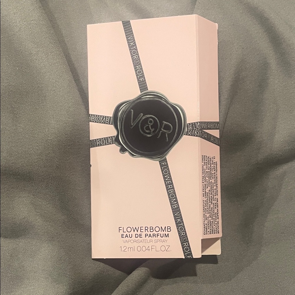 Viktor & Rolf Flowerbomb Eau de Parfum Spray Sample
